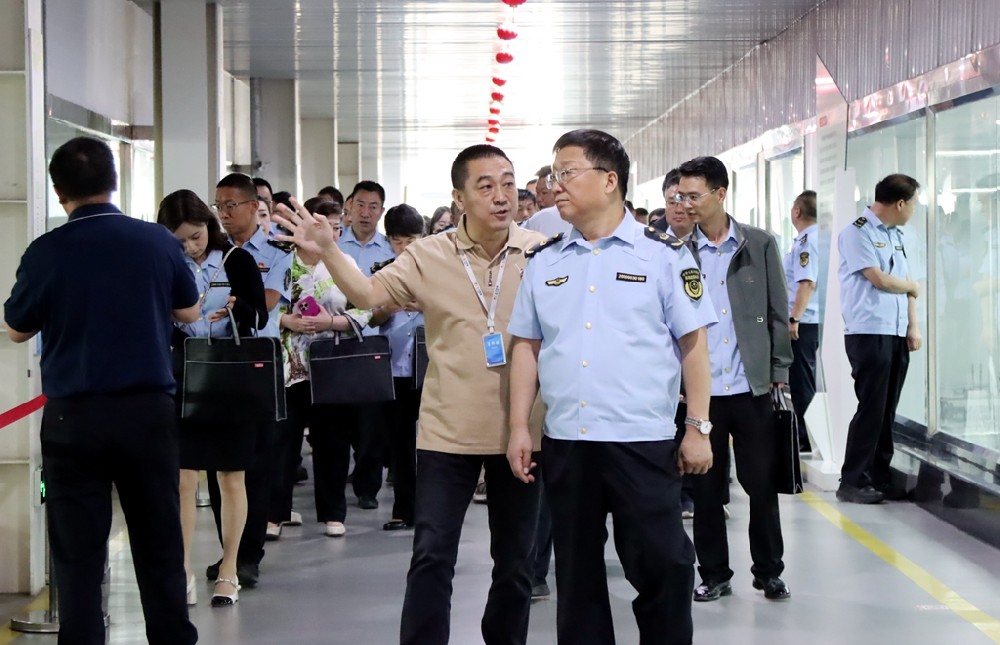 全省市場監管系統觀摩團到甘肅傳祁乳業觀摩指導
